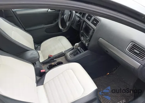 2017 Volkswagen Jetta 1.8T Sport z USA, uszkodzony, nr VIN 3VWD17AJ6HM301716